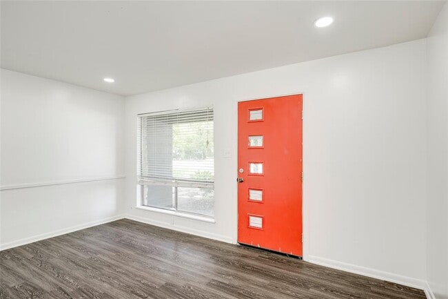Building Photo - 809 Neans Dr