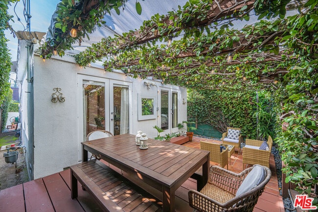 Building Photo - 2340 Abbot Kinney Blvd