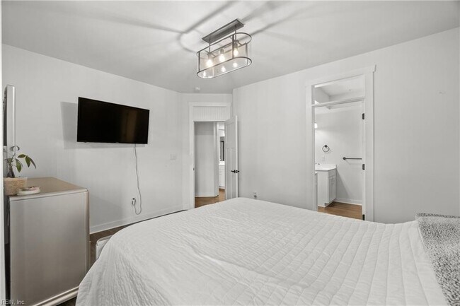 Building Photo - 7922 Shore Dr