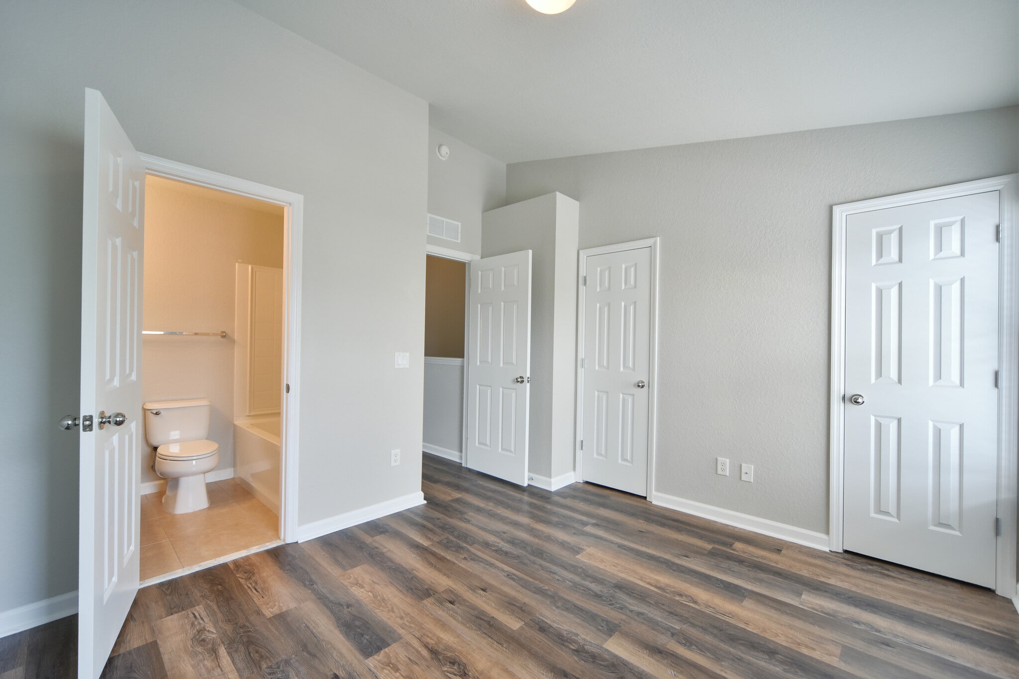 Building Photo - 4490 SW 49th Ave