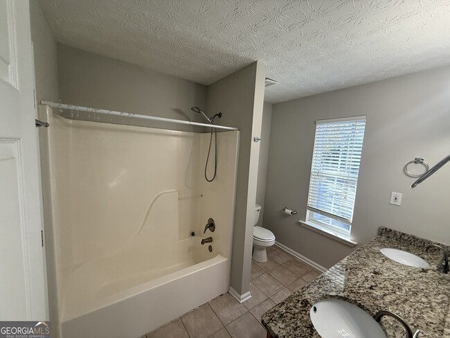 Building Photo - 27 Montgomery St NE