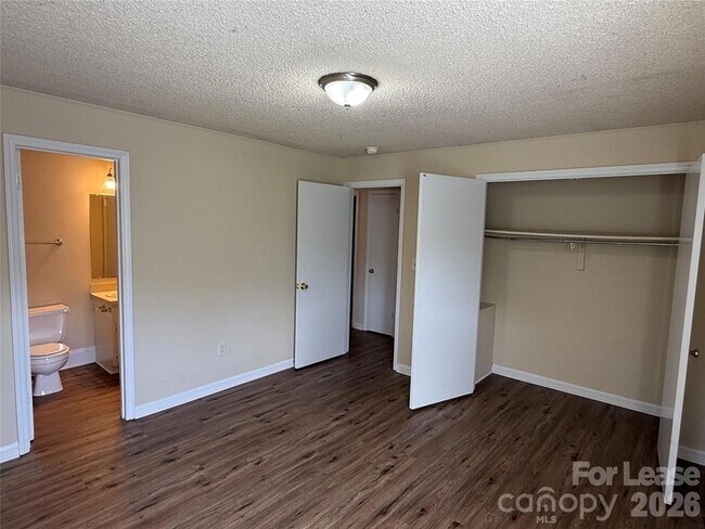 Building Photo - 2220 Laburnum Ave