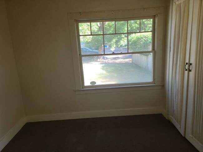 Building Photo - 247 W 2nd Ave