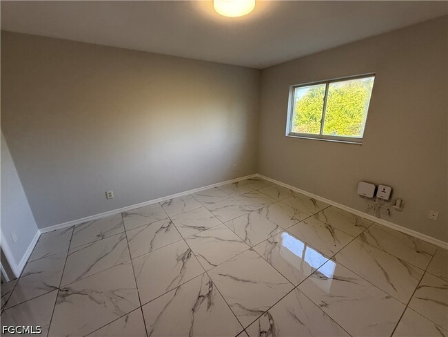 Building Photo - 953 Eisenhower Blvd