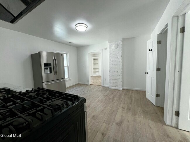 Building Photo - 21 Grove Pl