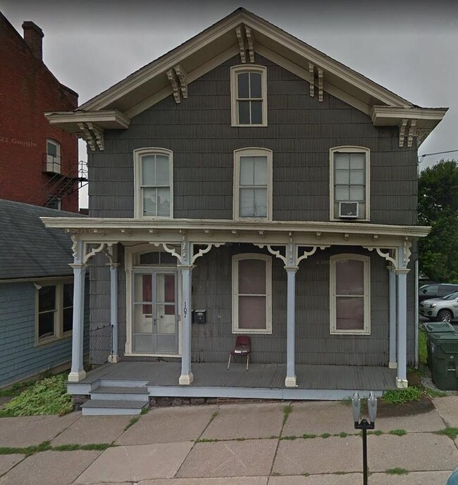 Primary Photo - 107 N Spring St