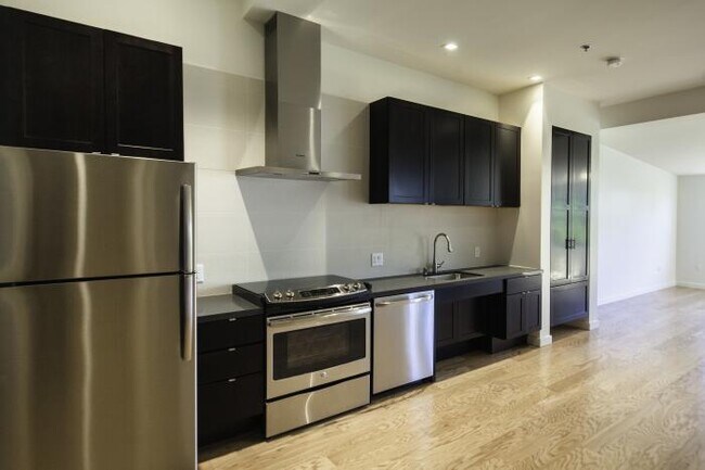Building Photo - 2 bedroom in San Francisco CA 94115