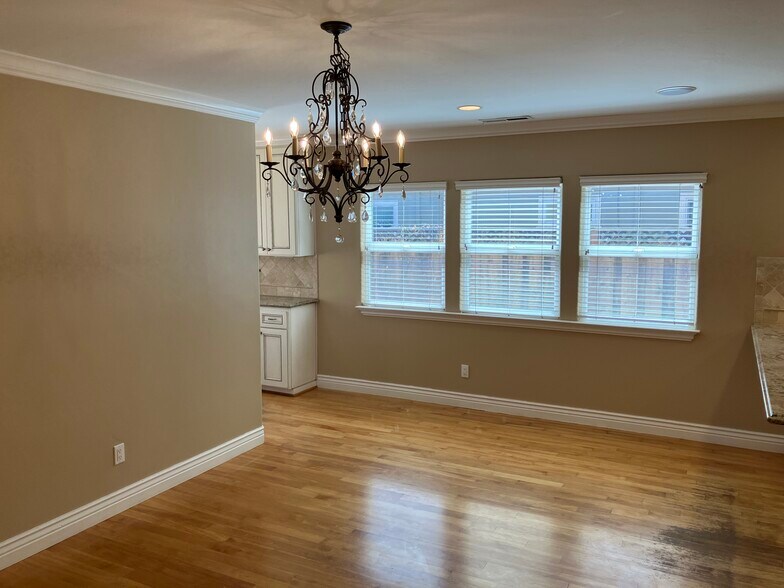 Building Photo - 1466 Iris Ct