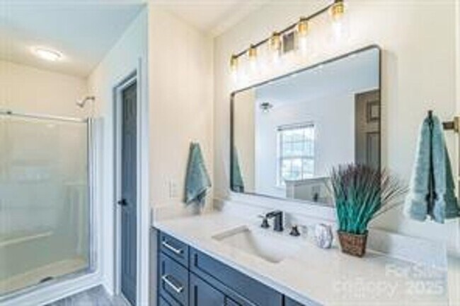 Building Photo - STUNNING, SHOWSTOPPER IN TURTLE ROCK!