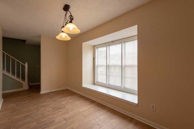 Building Photo - Chinook Street Townhome