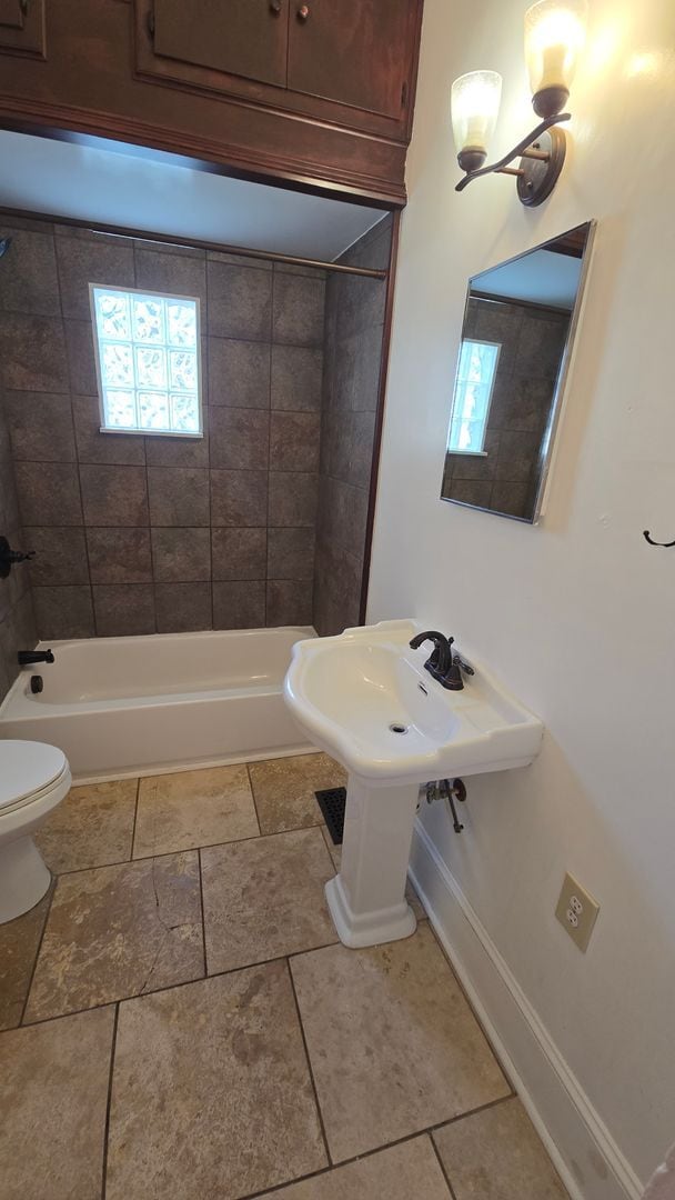 Building Photo - Short Term Lease at $1200/month- Pre-Leasing for Fall at $1900/month [Olympia]