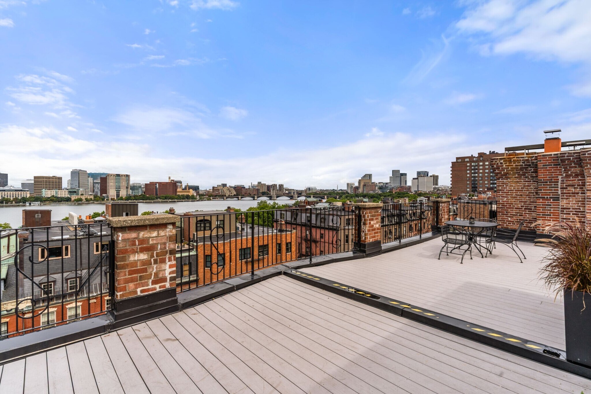 Building Photo - 259 Beacon St