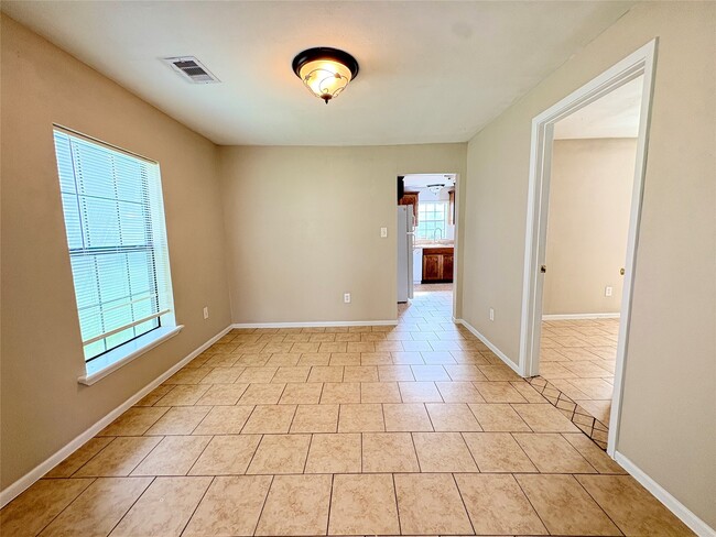 Building Photo - 2505 Avenue E