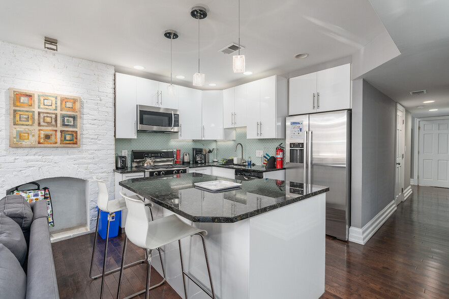 2 bedroom/2 bathroom, kitchen - 403 P St NW