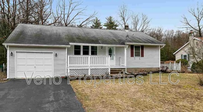 Primary Photo - 72 Hathorn Blvd