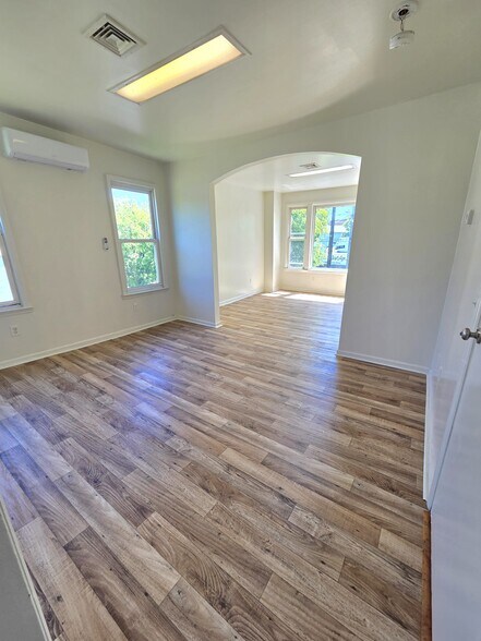 Building Photo - 953 Bergen St