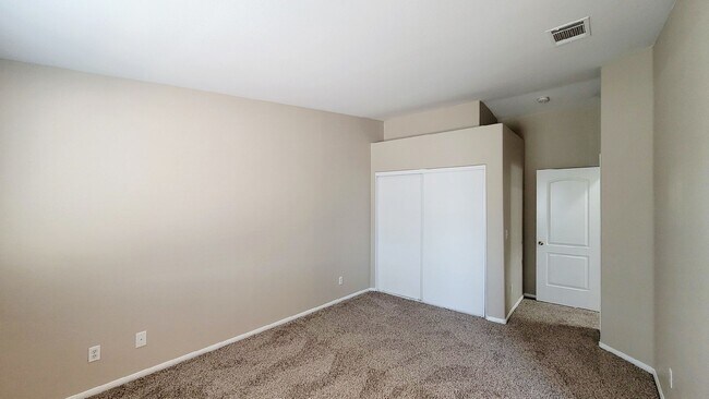 Building Photo - 319 Mulberry Glen Dr
