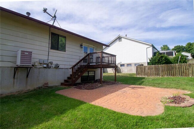 Building Photo - 18 Brooker Ct