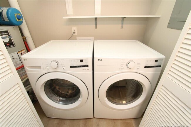 Building Photo - 118 Manhattan Ct