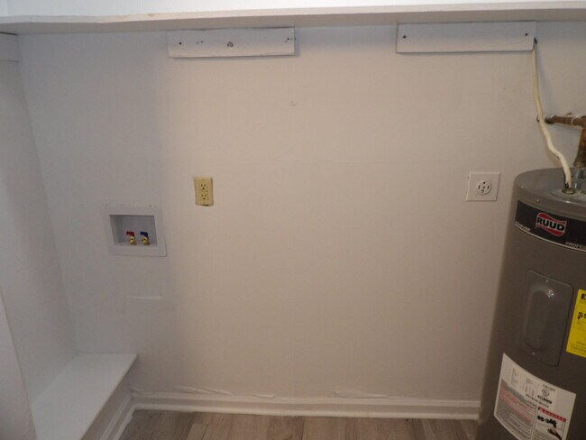 Building Photo - 140 Landings Dr