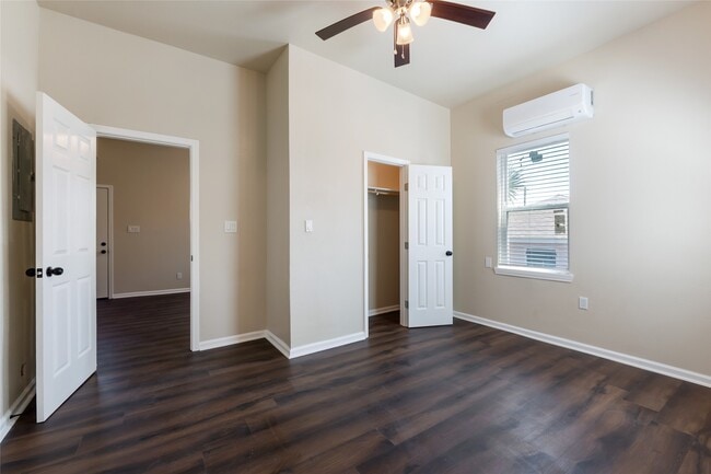 Building Photo - 2127 Avenue O