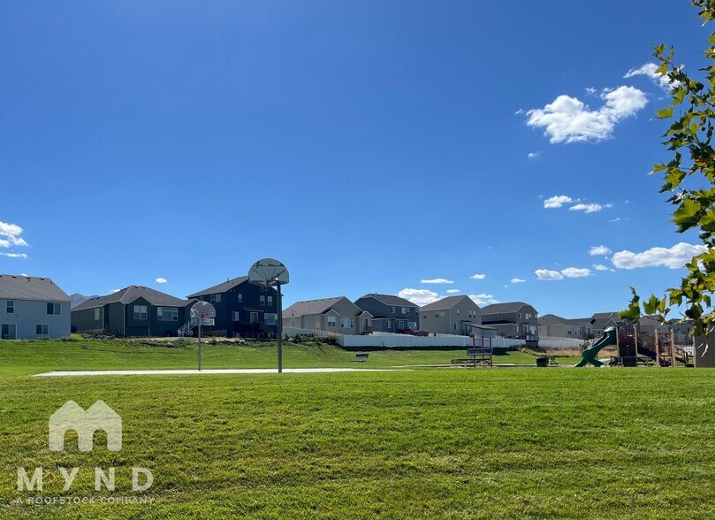 Building Photo - 426 Diamant Ln