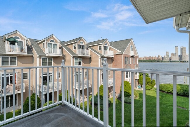 Building Photo - 449 Albany Ct