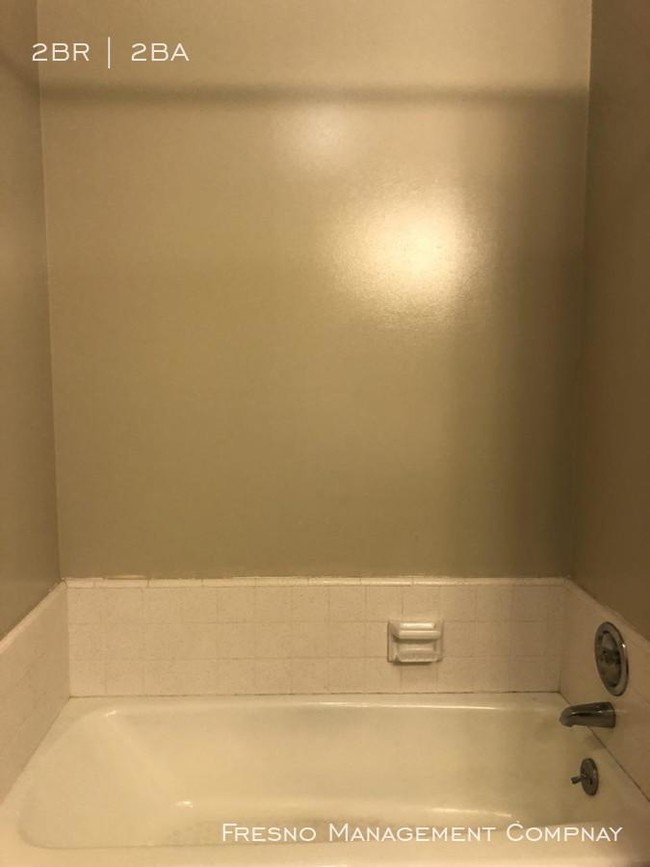 Building Photo - 2 bedroom in Fresno CA 93705