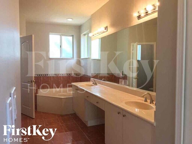 Building Photo - 15320 SW 141st Ct