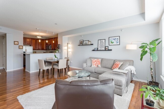 Building Photo - 545 N 1st St