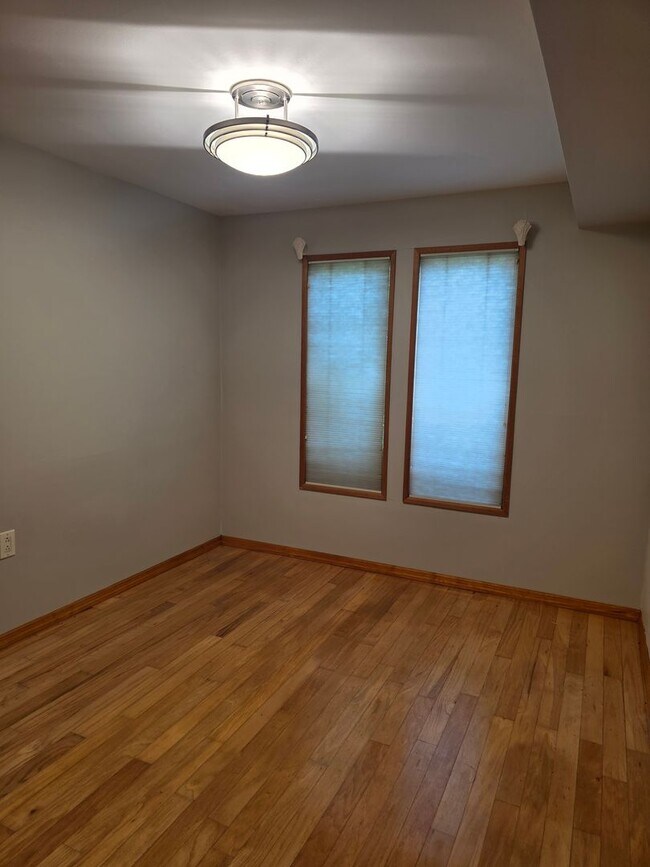 Building Photo - 812 Leeds Ln