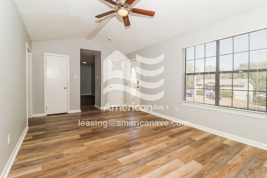 Building Photo - 1504 W 55th St