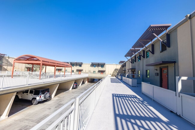 Building Photo - 1208 Admiralty Ln