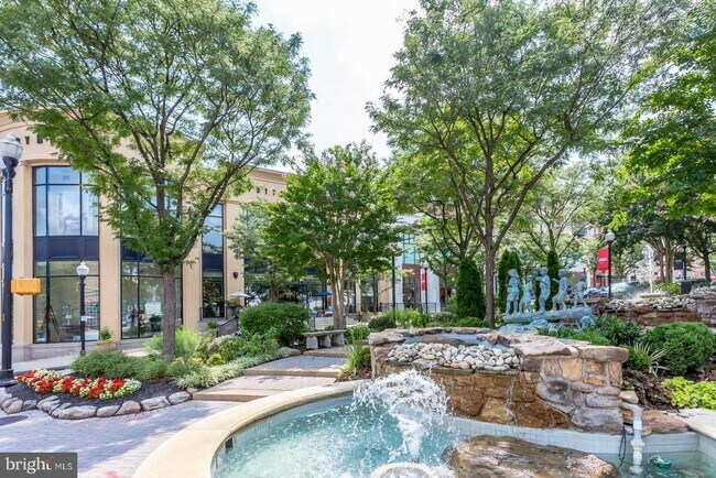 Building Photo - 1021 N Garfield St