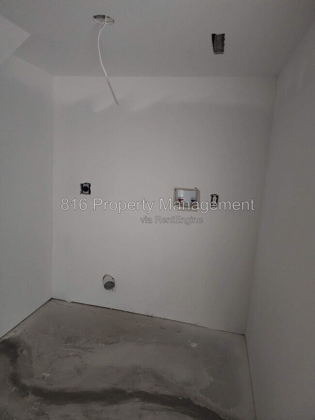 Building Photo - 1111 E Sea Ave