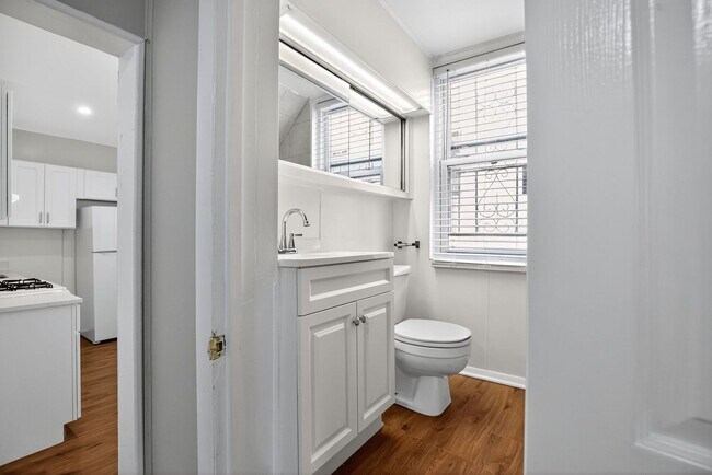 Building Photo - Narcissus