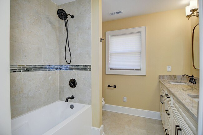 Building Photo - FOR RENT VIRGINIA BEACH