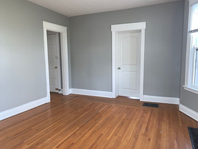 Building Photo - Norwood Duplex W/ Driveway Parking