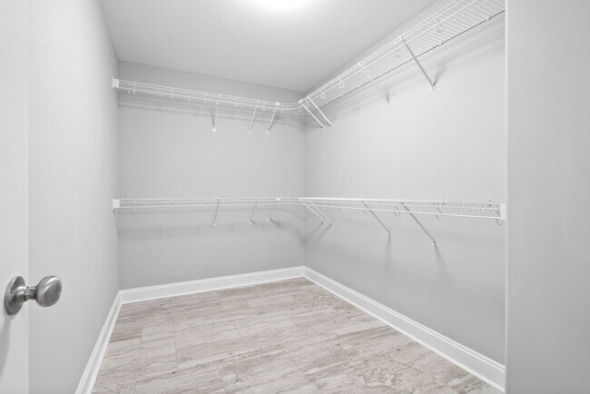 Building Photo - 3482 Southwood Dr