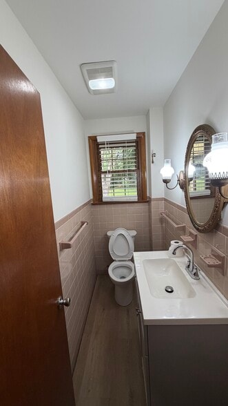 BathRoom 1 - 2923 Shipley Rd