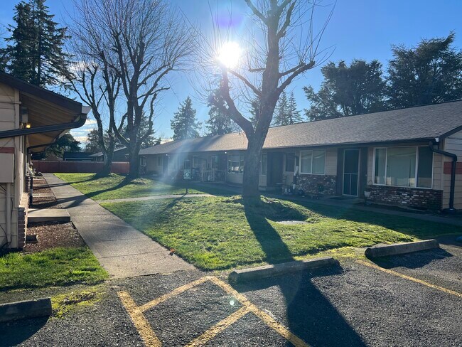 Primary Photo - Kingston Gardens