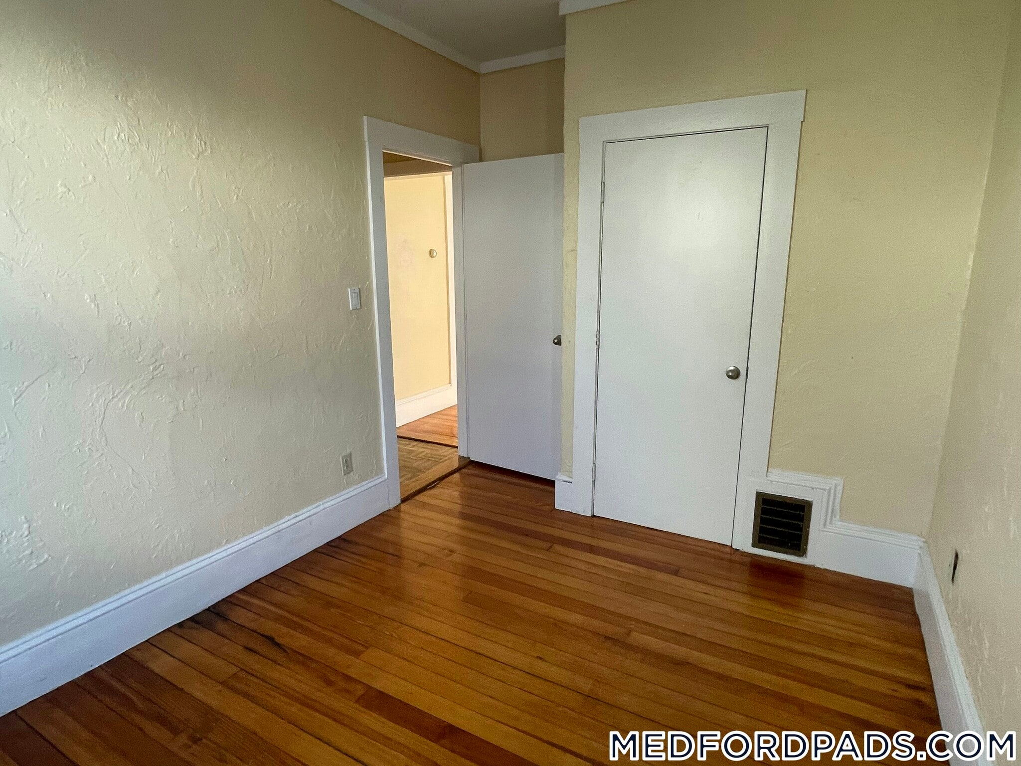 Building Photo - 8 Bennett St