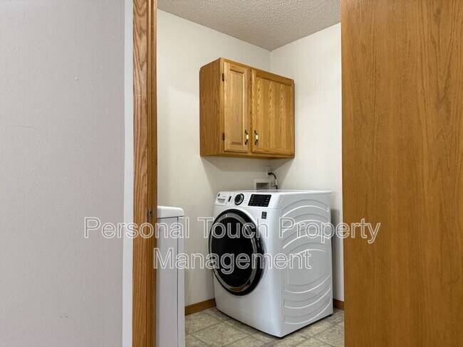 Building Photo - 2510 Amber Valley Ct S