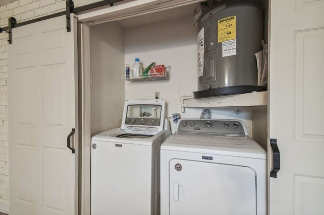 Building Photo - ***PRIVATE HEATED POOL*** Beautiful, Fully-Furnished 3-Bedroom Home Available April 1, 2026!   **...