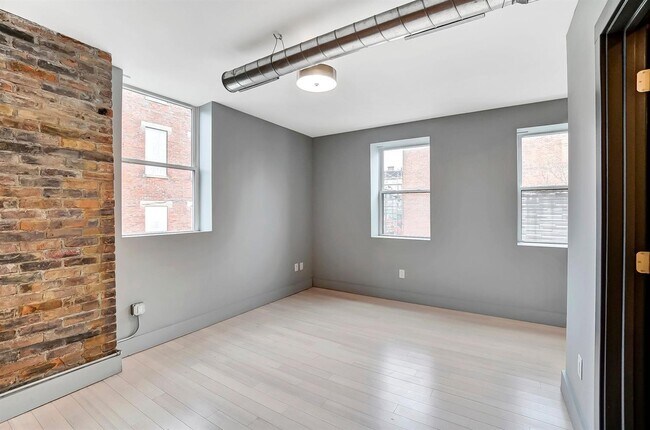 Building Photo - 1534 Republic St