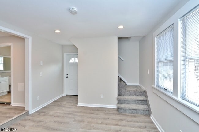 Building Photo - 422 Brown Trail