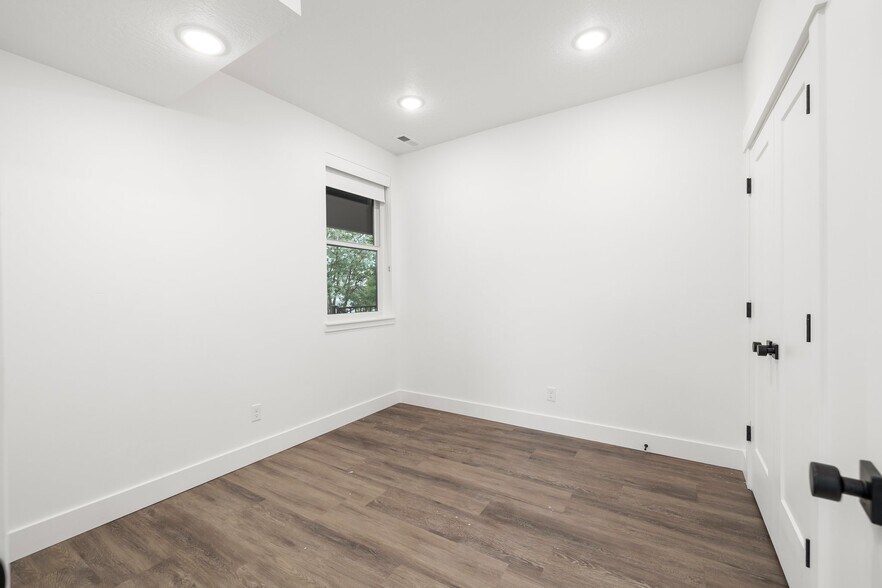 Building Photo - 51 N 100 W