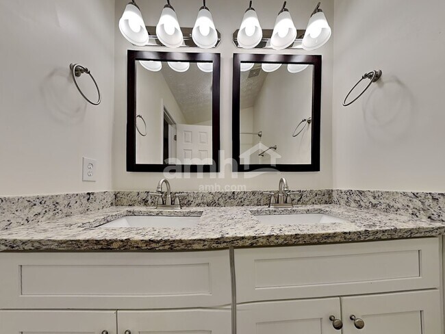 Building Photo - 3471 Erin Glen NW