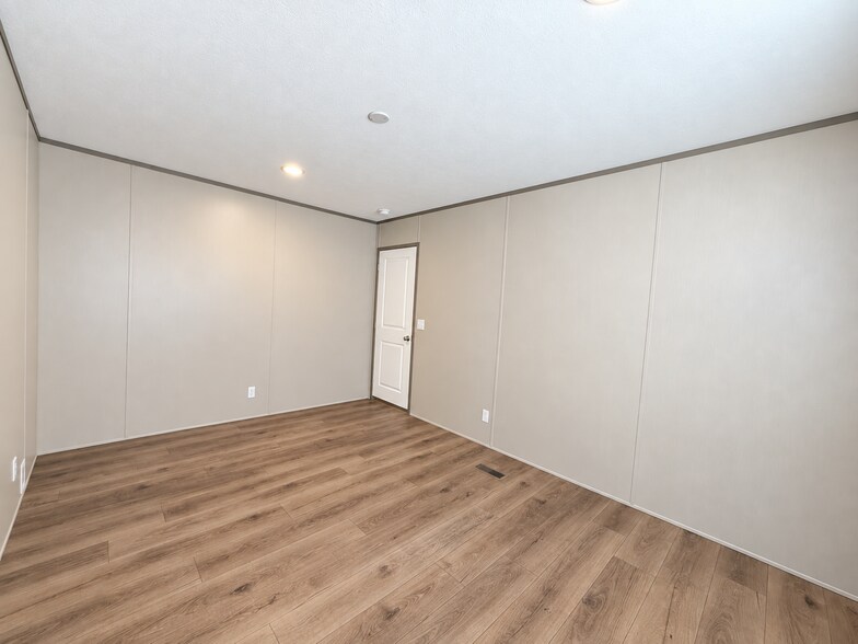 Building Photo - 108 Pine Cone Dr