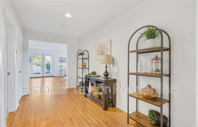 Building Photo - 33422 Scarborough Ln